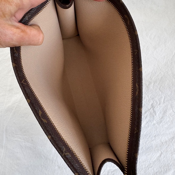 Louis Vuitton Monogram Toiletry 26 - Picture 10 of 10